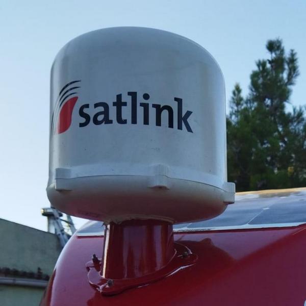 Antena satelital multibanda de Satlink